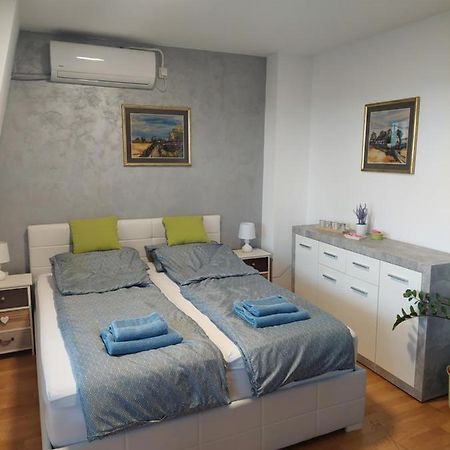 Green And Grey Novi Sad Exterior foto